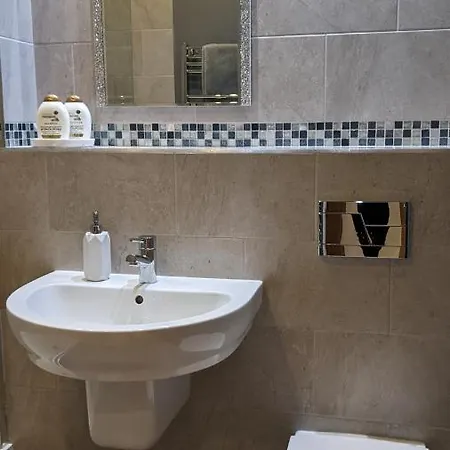 Apartment #huge Master #self Check In #very Central!!!